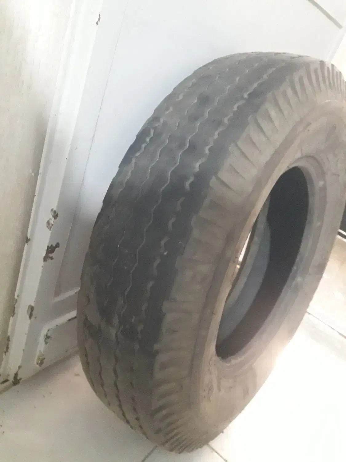 لاستیک جلو نیسان ۶۰درصد|قطعات یدکی و لوازم جانبی|تهران, امیریه|دیوار