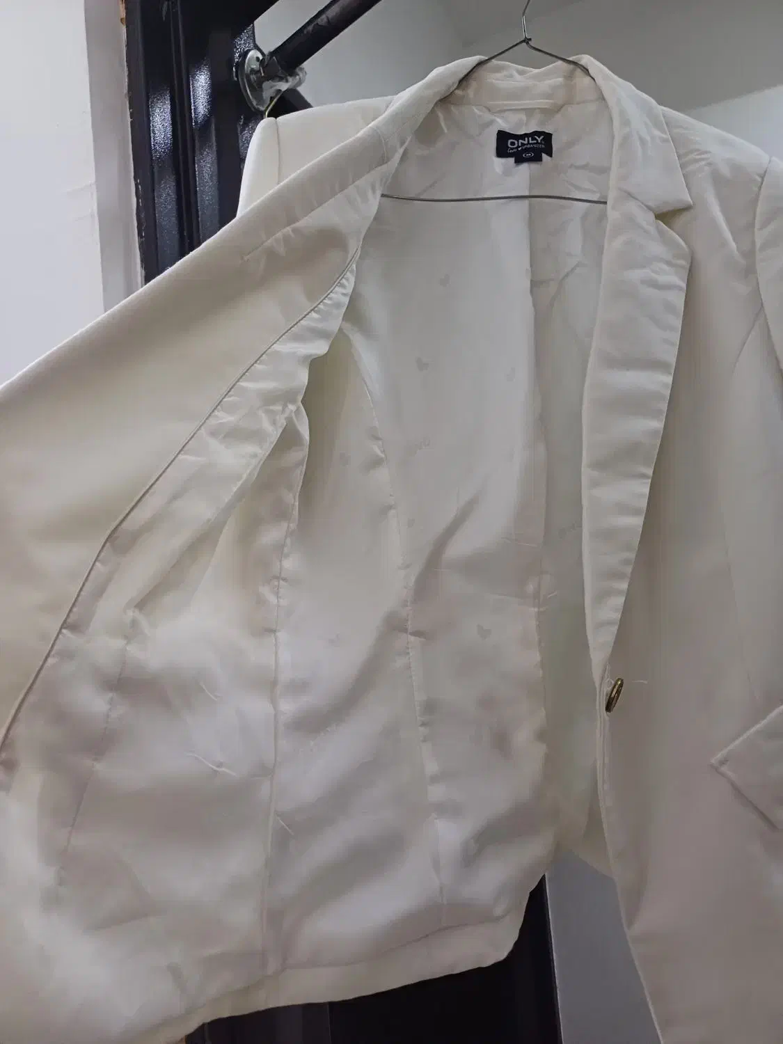 تک کت سفید|لباس|زنجان, |دیوار