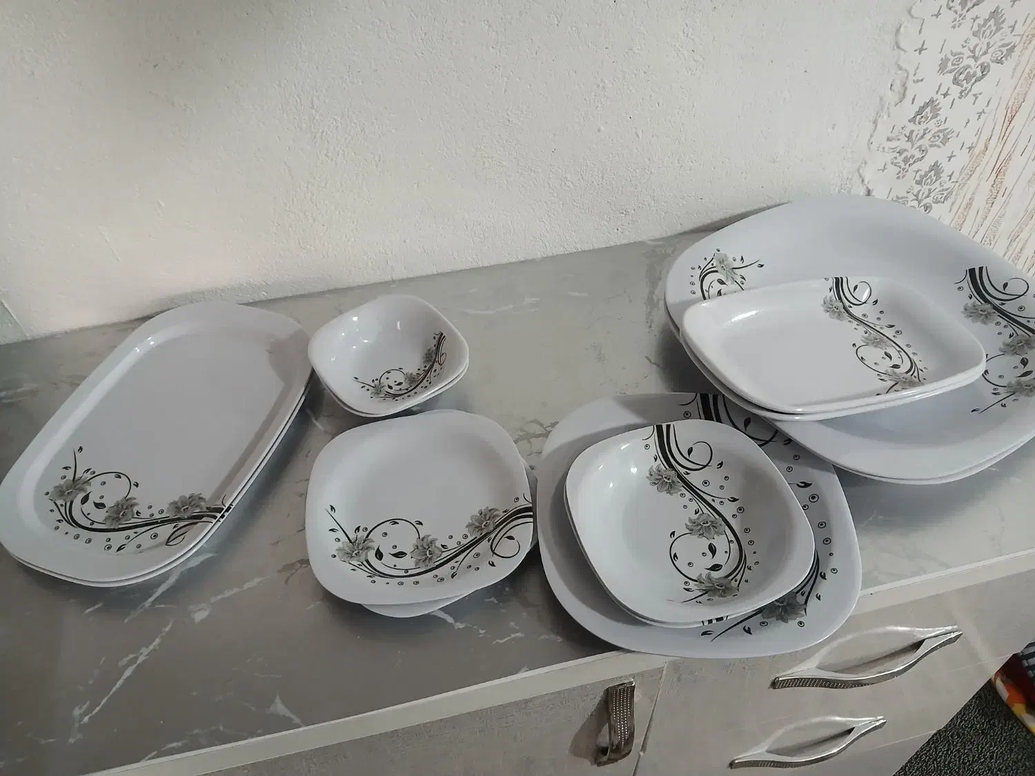 سرویس ملامین ۱۲نفره نو مناسب جهزیه|ظروف سرو و پذیرایی|دوگنبدان, |دیوار