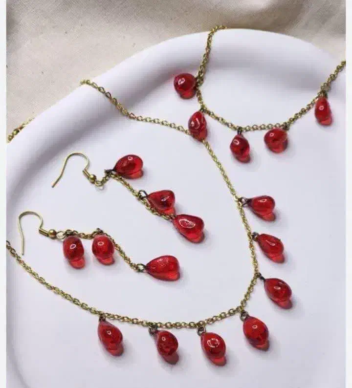 نیم ست یلدایی|بدلیجات|کاشان, کوچه باسکول|دیوار