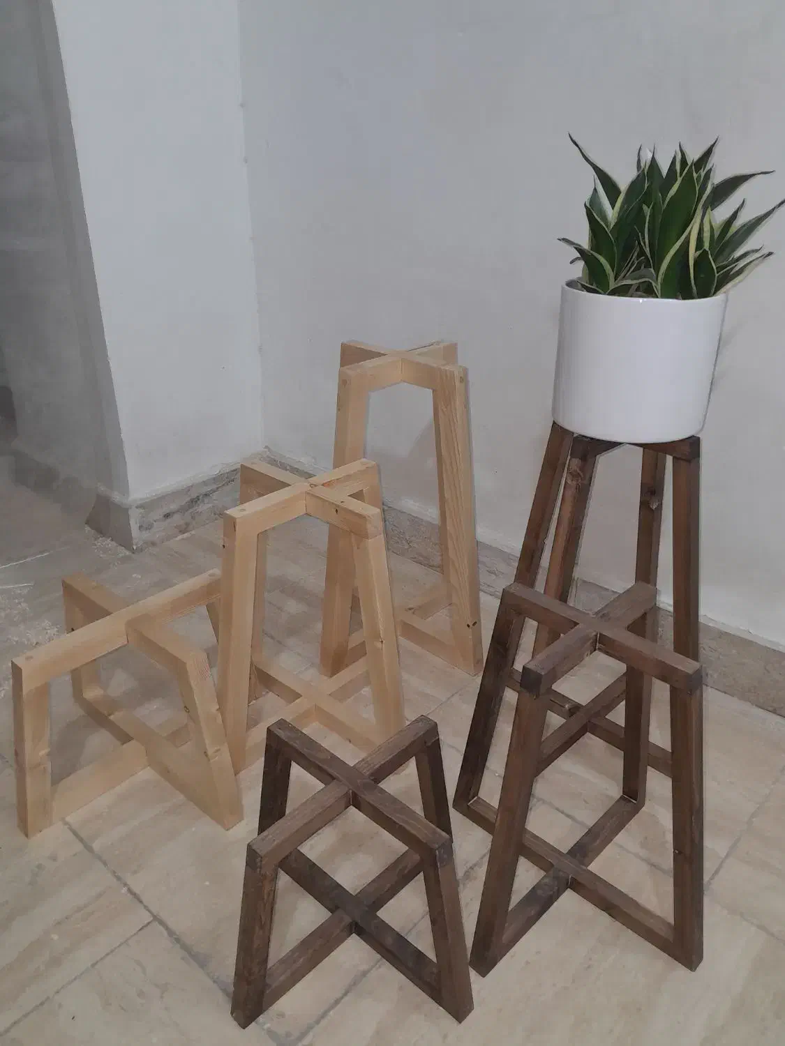 پایه سه تیکه گلدان عمده وتکی|گل و گیاه طبیعی|ورامین, ورامین|دیوار