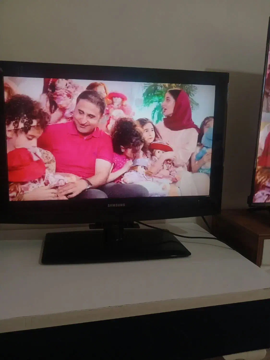 تلوزیون 32|تلویزیون و پروژکتور|قدس, شهر‌قدس|دیوار