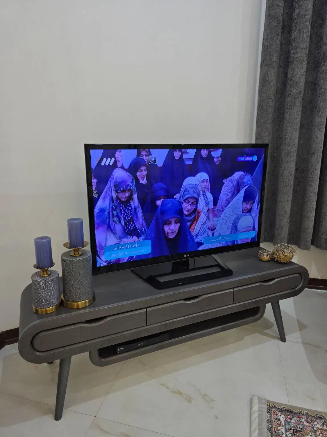 تلویزیون ومیز تی وی|تلویزیون و پروژکتور|فردیس, شهرک راه آهن|دیوار