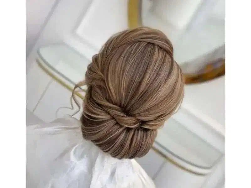 خدمات لاین رنگ و شنیون و اصلآ ابرو صورت انجام میدم|خدمات آرایشگری و زیبایی|بروجرد, |دیوار