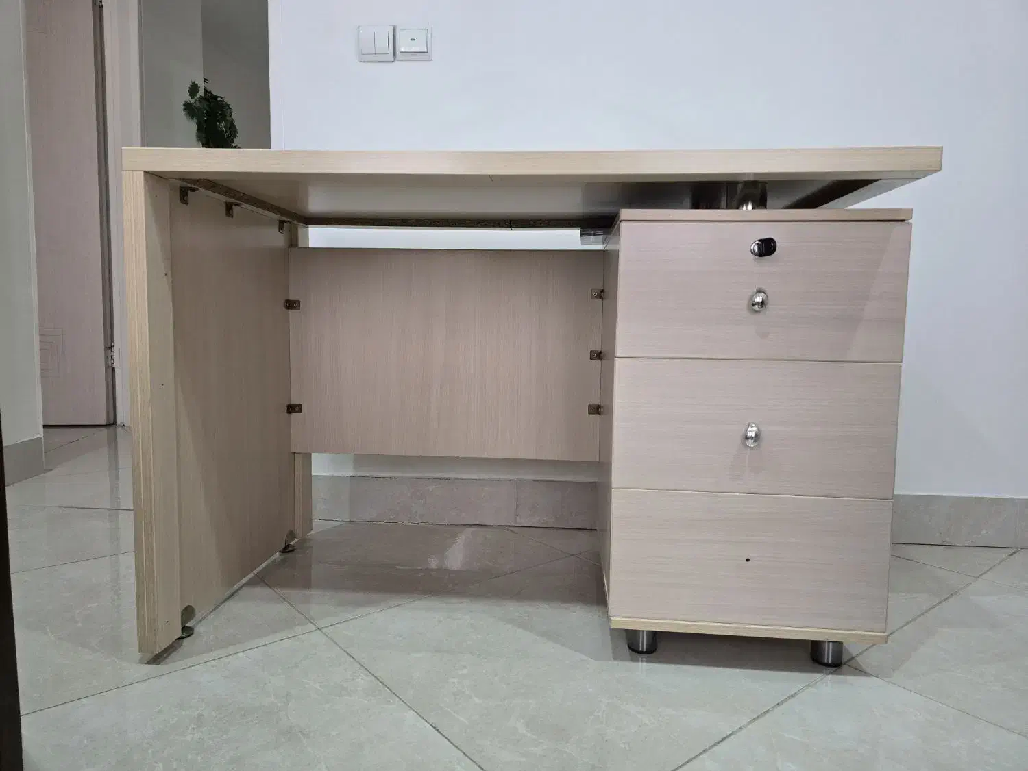 میز تحریر|میز تحریر و کامپیوتر|کرج, عظیمیه|دیوار