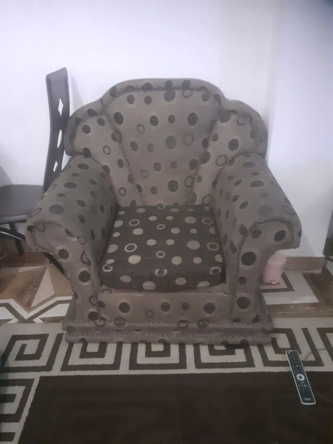 مبل ۷نفره|مبلمان خانگی و میز عسلی|رشت, آب آسیاب|دیوار