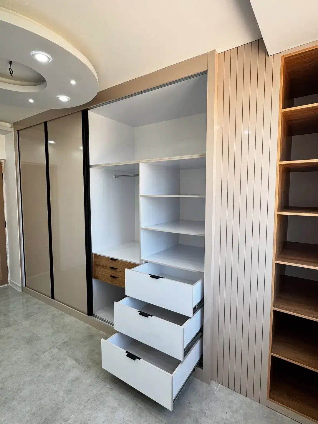 کمد دیواری هایگلاس و مات و نئوکلاسیک|جاکفشی، کمد، دراور|قم, سالاریه|دیوار