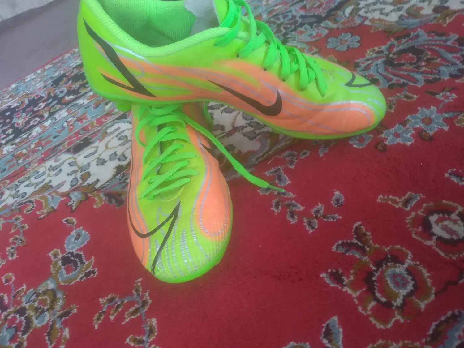 کفش فوتبال چمنی|کیف، کفش، کمربند|ابریشم, |دیوار