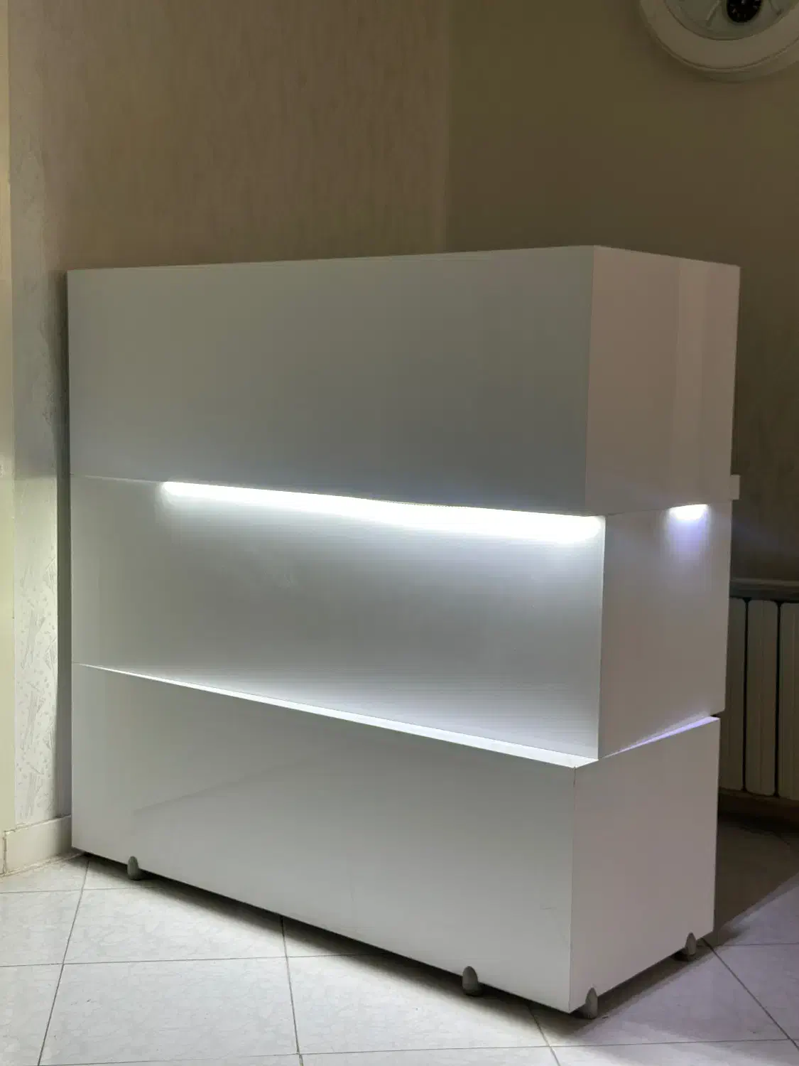 تجهیزات سالن|آرایشگاه و سالن‌های زیبایی|گرگان, |دیوار