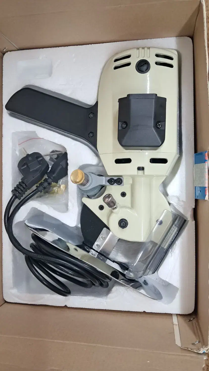 قیچی برقی|لوازم خیاطی و بافتنی|رشت, معلم|دیوار