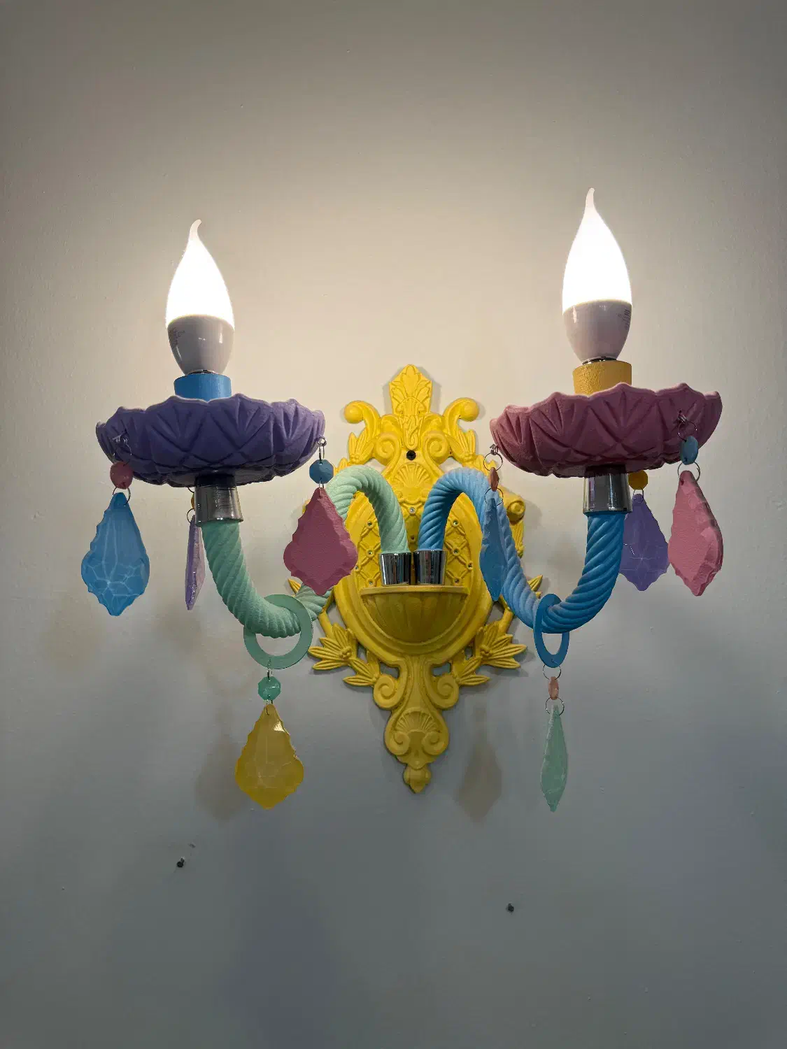 لوستر کریستالی رنگی به همراه دیوار کوب|لوستر و چراغ آویز|یزد, |دیوار