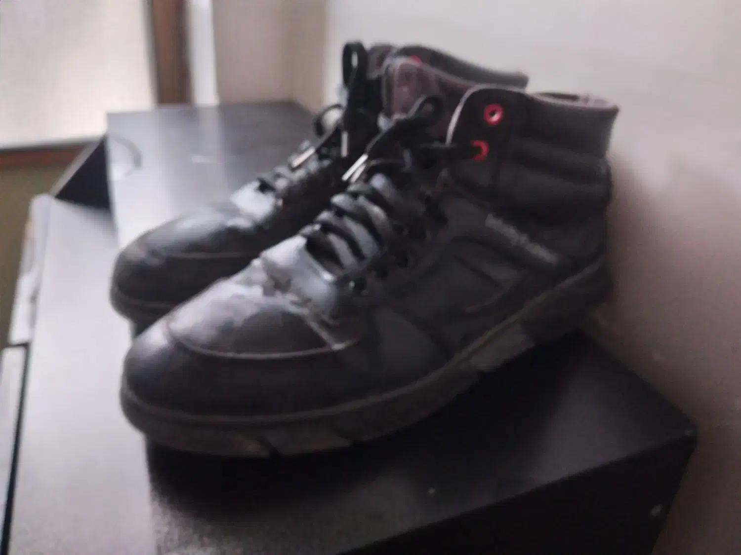 نیم بوت|کیف، کفش، کمربند|نقده, |دیوار