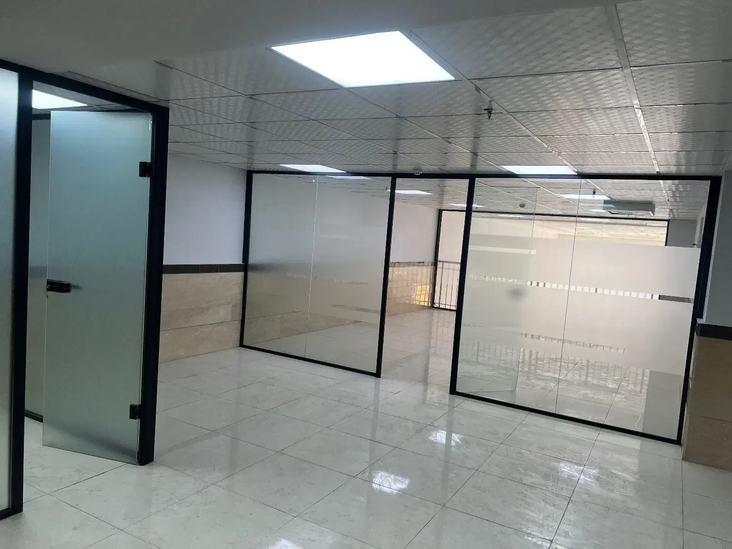 اجاره ۳۰۰مترتجاری بی نظیرونوسازبرفتح|اجارهٔ مغازه و غرفه|تهران, کوی نصر مهرآباد|دیوار