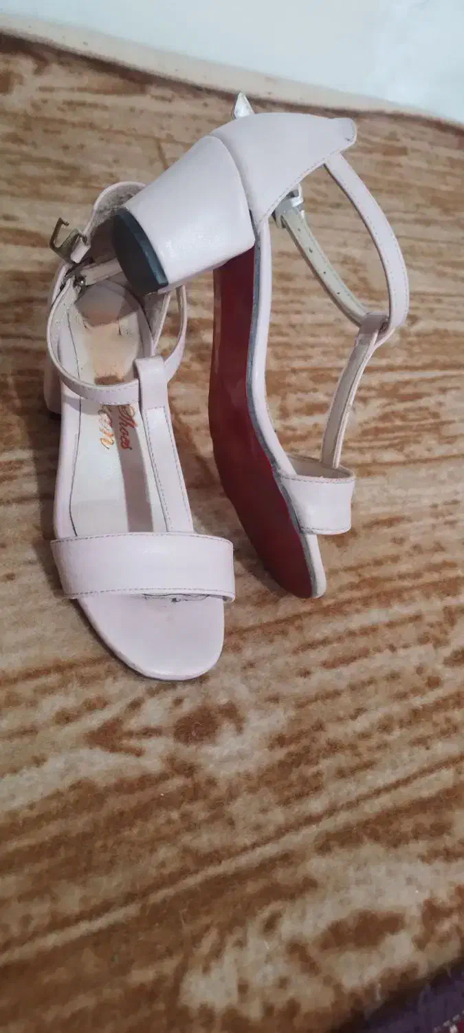 لباس وخترانه وکفش|کفش و لباس بچه|خوی, |دیوار