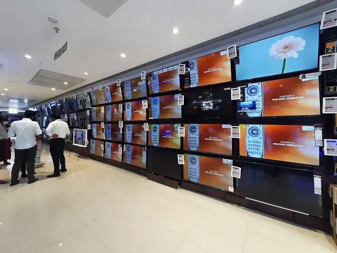 فروش تلویزیون نمایشگاهی تا ۵۰ درصد زیر قیمت بازار|تلویزیون و پروژکتور|تهران, سیمای ایران|دیوار