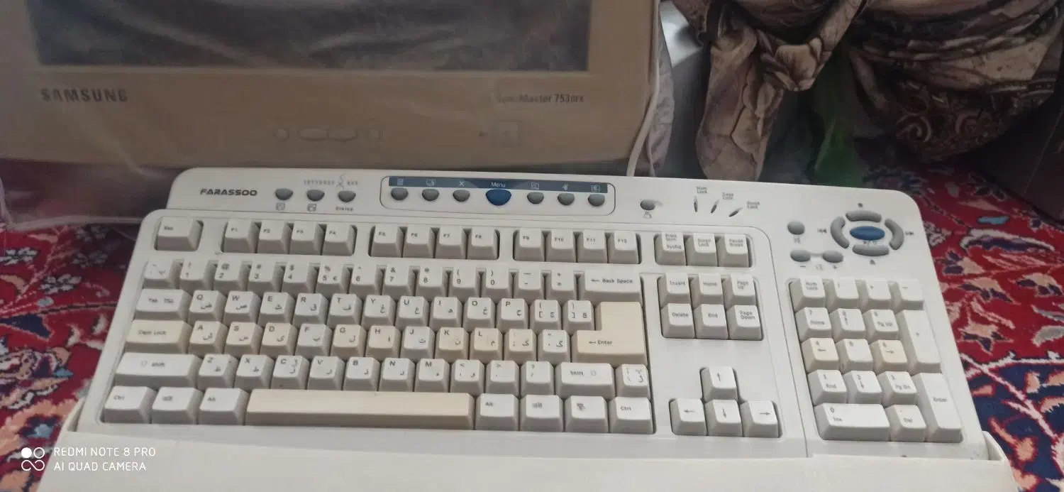 کامپیوتر قدیمی با میز|رایانه رومیزی|ساوه, |دیوار