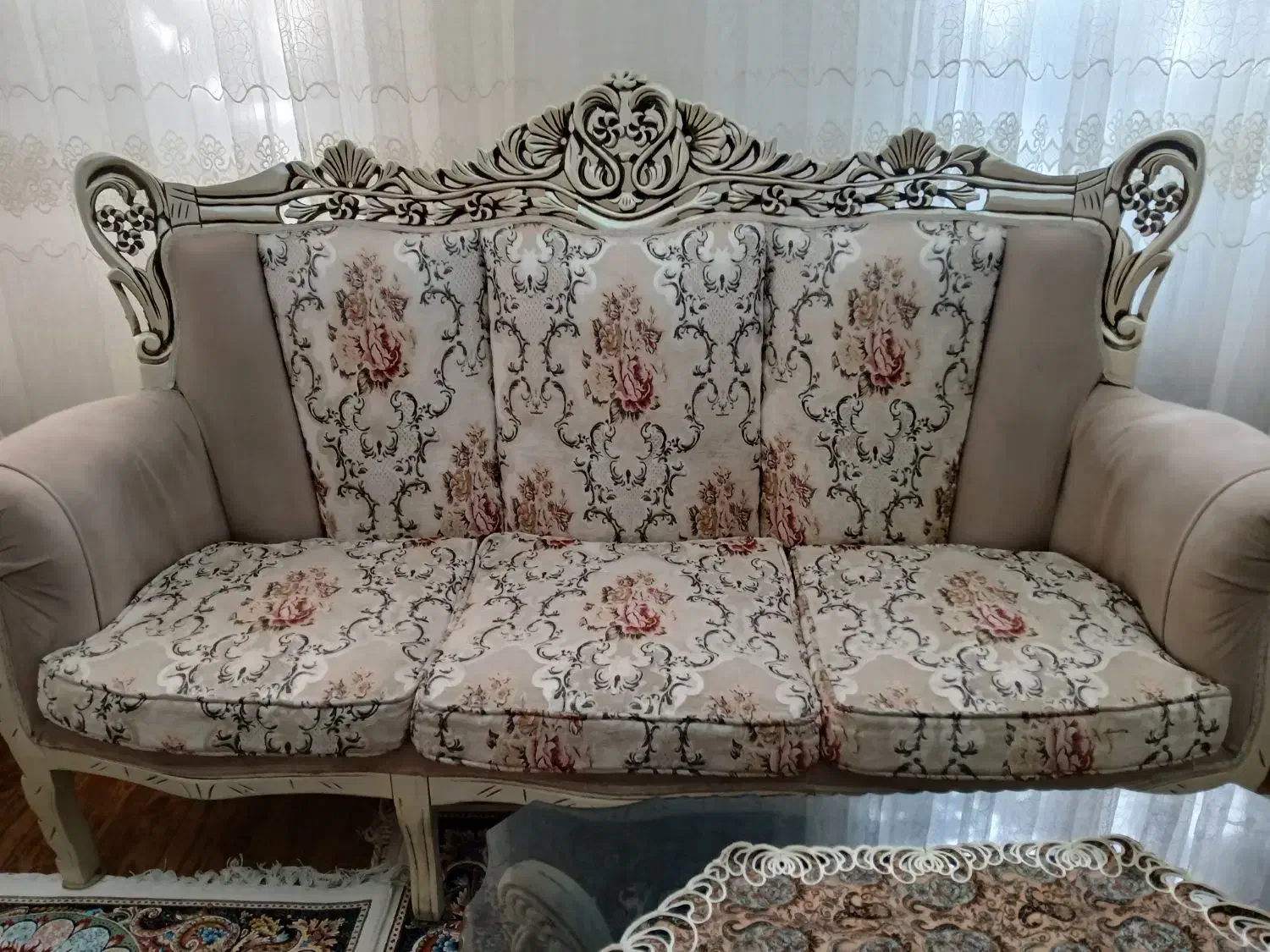 مبل سلطنتی نه نفره رنگ صدفی بفروش میرسد|مبلمان خانگی و میز عسلی|اقبالیه, |دیوار