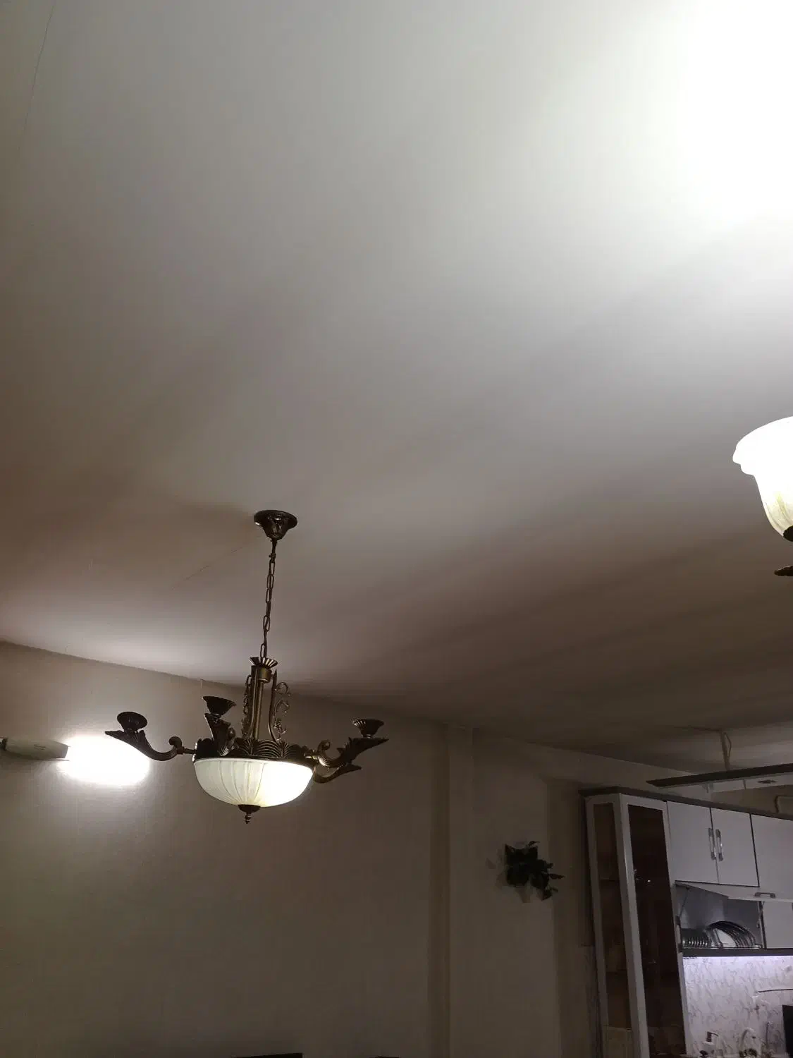 لوستر|لوستر و چراغ آویز|قدس, شهر‌قدس|دیوار