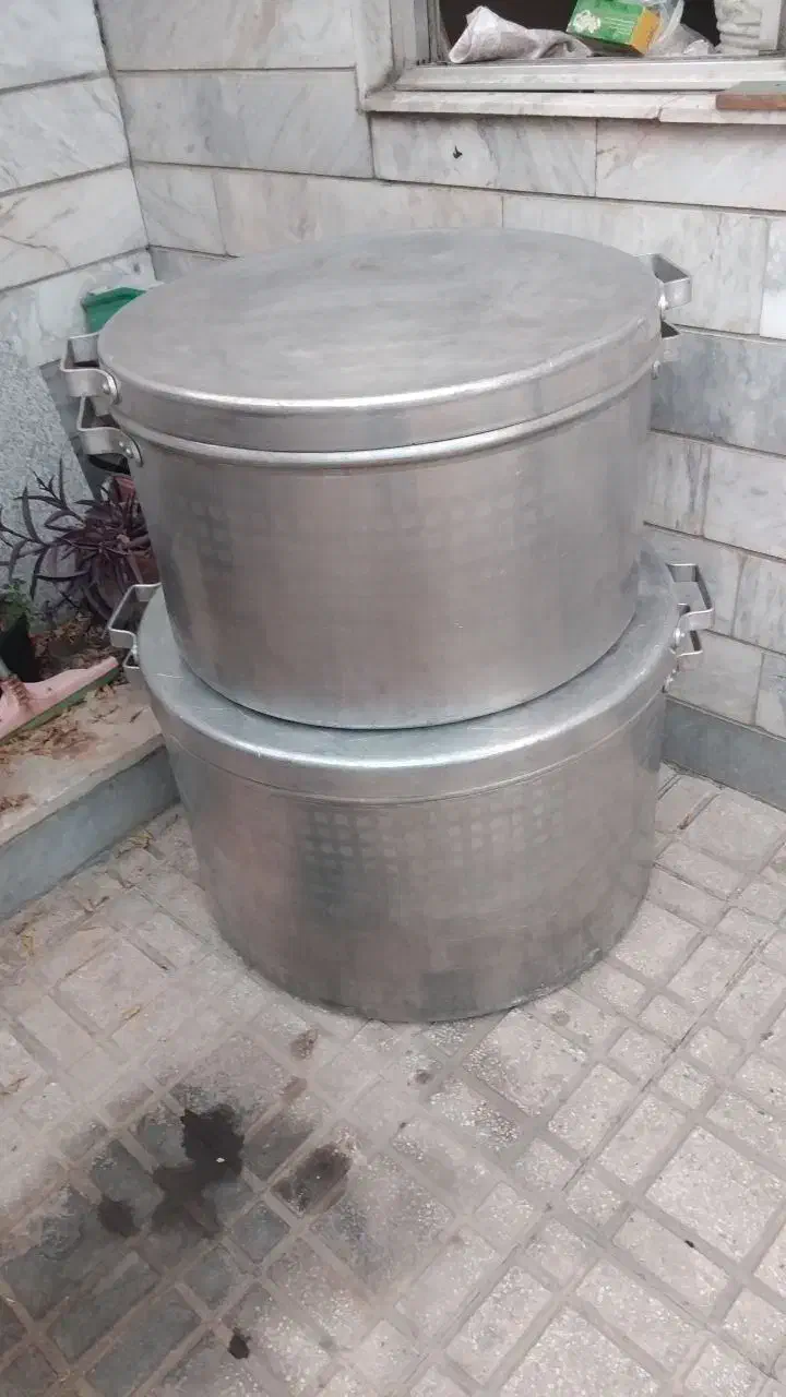 دو عدد دیگ چکشی در حد|کافی‌شاپ و رستوران|کرج, حصار|دیوار