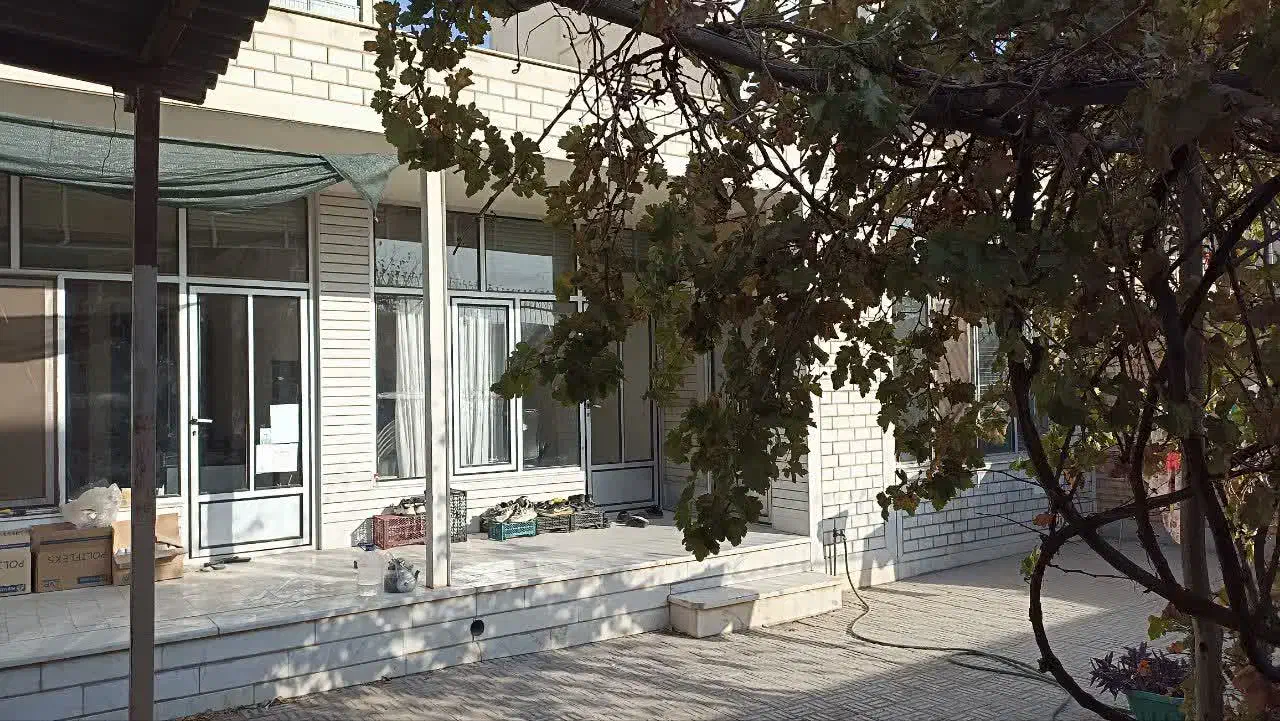 منزل ویلایی، سه خواب،واقع در سه راه معلم|فروش خانه و ویلا|خمینیشهر, |دیوار