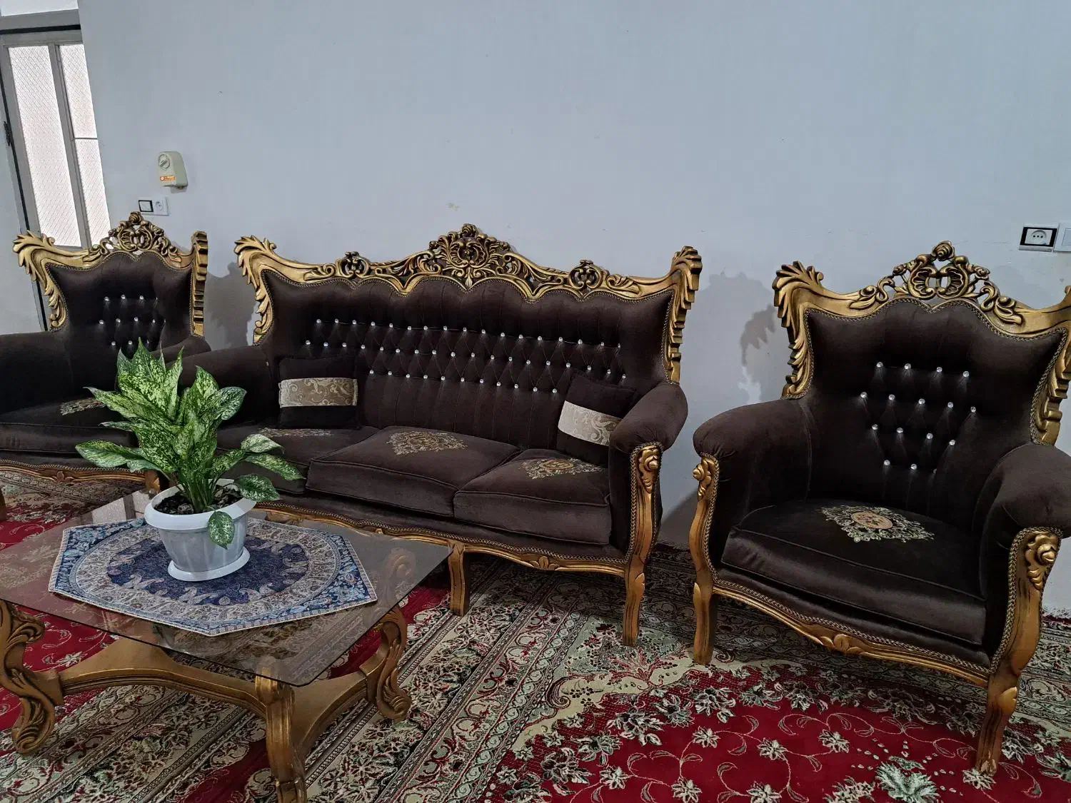 مبل سلطنتی ۹نفره|مبلمان خانگی و میز عسلی|گلوگاه, |دیوار