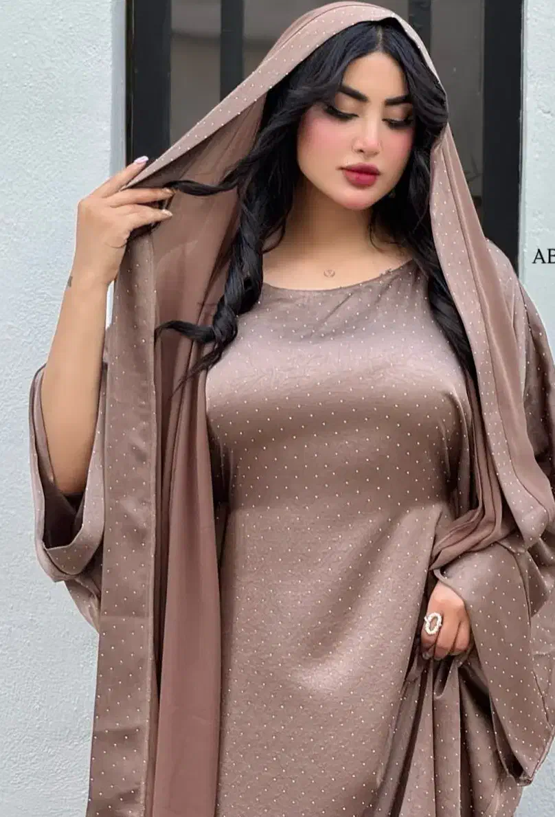 مانتوعبا . کفتان|لباس|اهواز, زیتون کارگری|دیوار