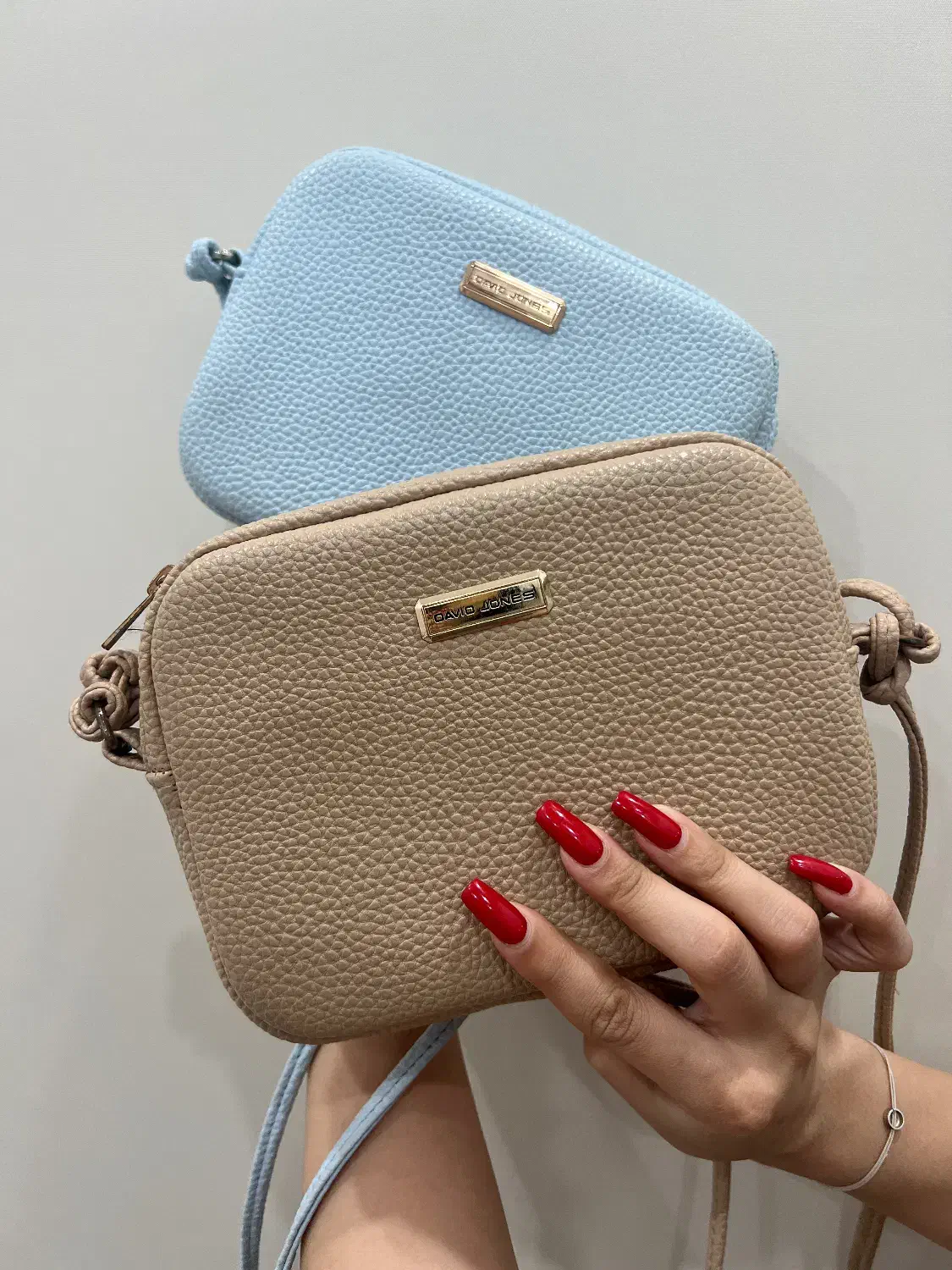 کیف|کیف، کفش، کمربند|رشت, دیلمان|دیوار