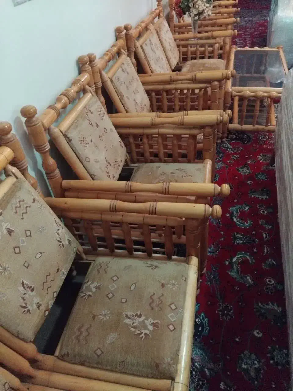 یک سرویس مبل چوبی تمیز قیمت ۶۵۰۰۰۰۰۰|مبلمان خانگی و میز عسلی|گنبد کاووس, |دیوار