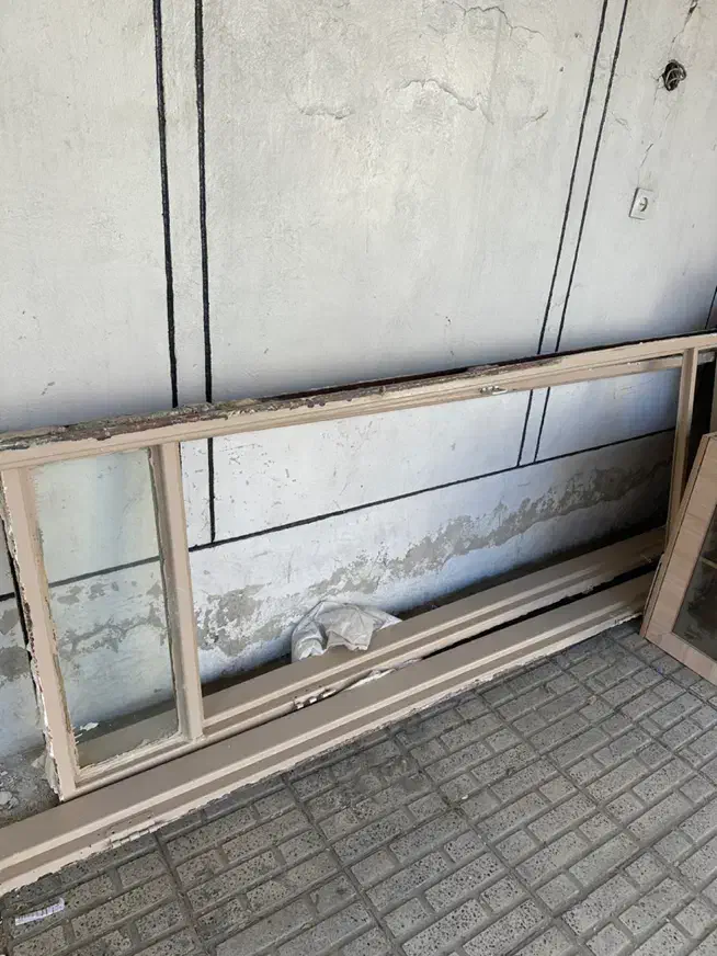 تعدادی درب و پنجره فلزی و چارچوب فرانسوی|مصالح و تجهیزات ساختمان|محمدیه-قزوین, |دیوار