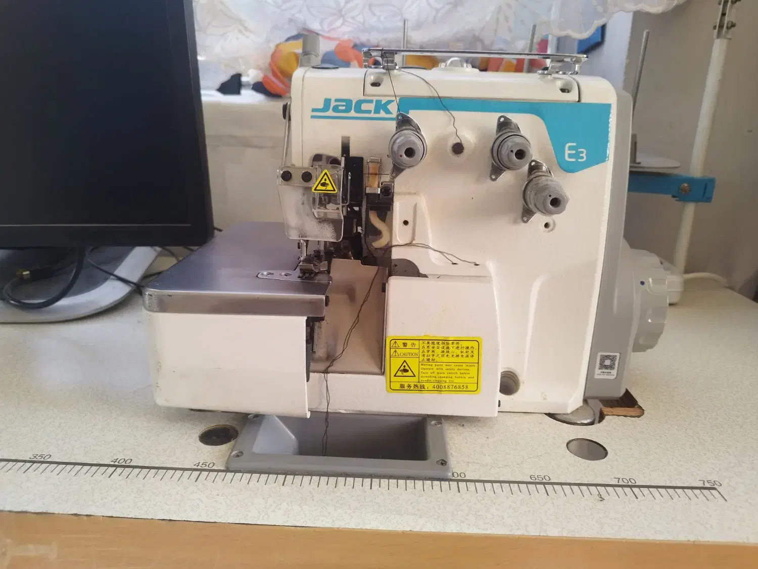 چرخ راسته دوز سردوز سه نخ در حد نو|چرخ خیاطی و ریسندگی|بروجرد, |دیوار