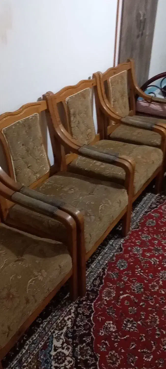 مبل ۷نفره چوب نراد|مبلمان خانگی و میز عسلی|رشت, کوی غلام نیا|دیوار