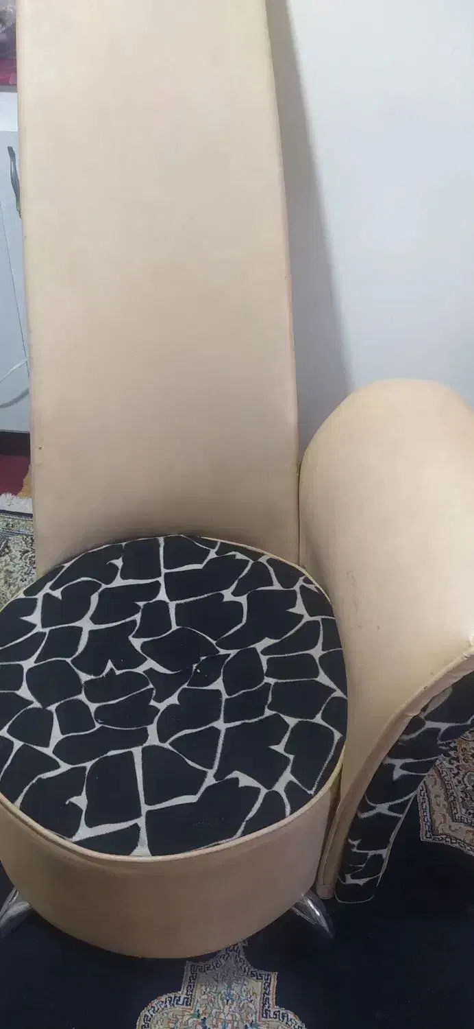 مبل تک نفره سالم بدونه پارگی|مبلمان خانگی و میز عسلی|کرمانشاه, |دیوار