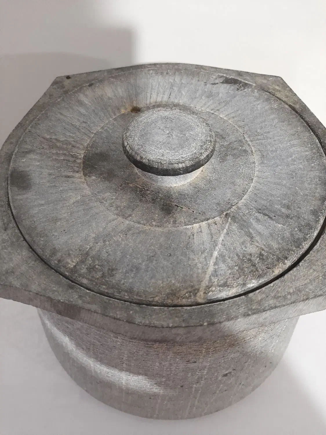 ظرف دیزی سنگی یا قابلمه سنگی|ظروف پخت‌وپز|مرند, |دیوار