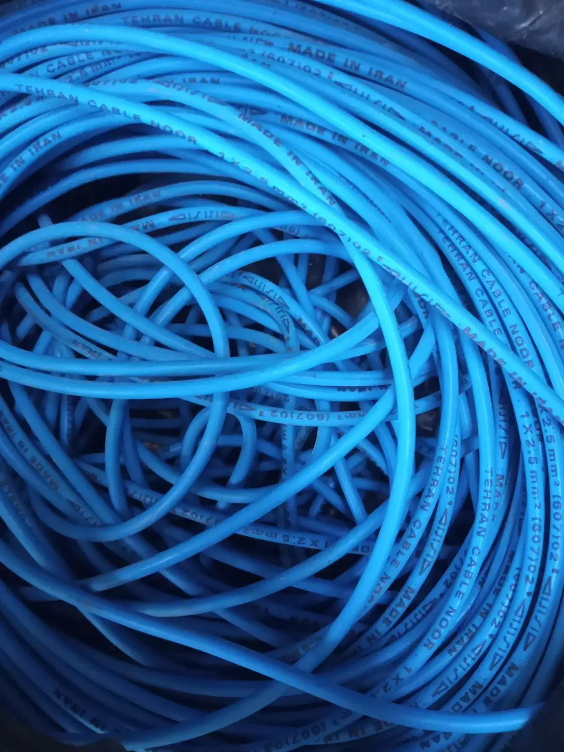 سیم برق|بدلیجات|باغستان, |دیوار