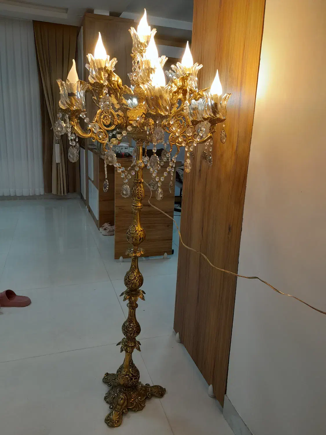 کنارسالنی شیک|لوستر و چراغ آویز|همدان, |دیوار