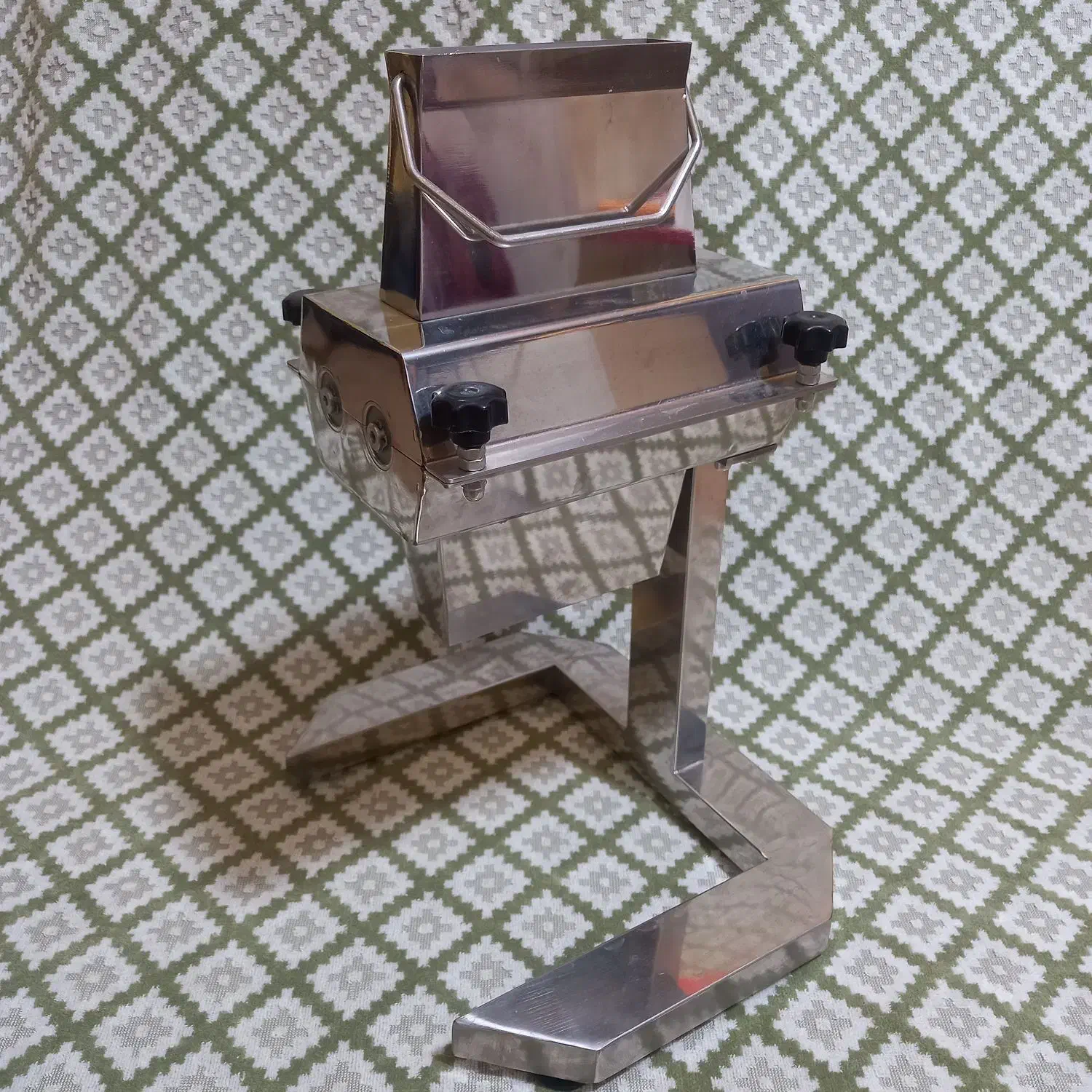 بیفتک زن دستی در حد آکبند|فروشگاه و مغازه|تهران, ونک|دیوار