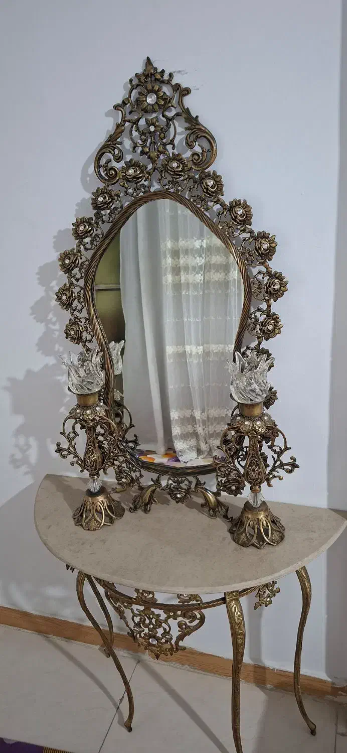 اینه و شمعدان|آینه|فردیس, فردیس|دیوار