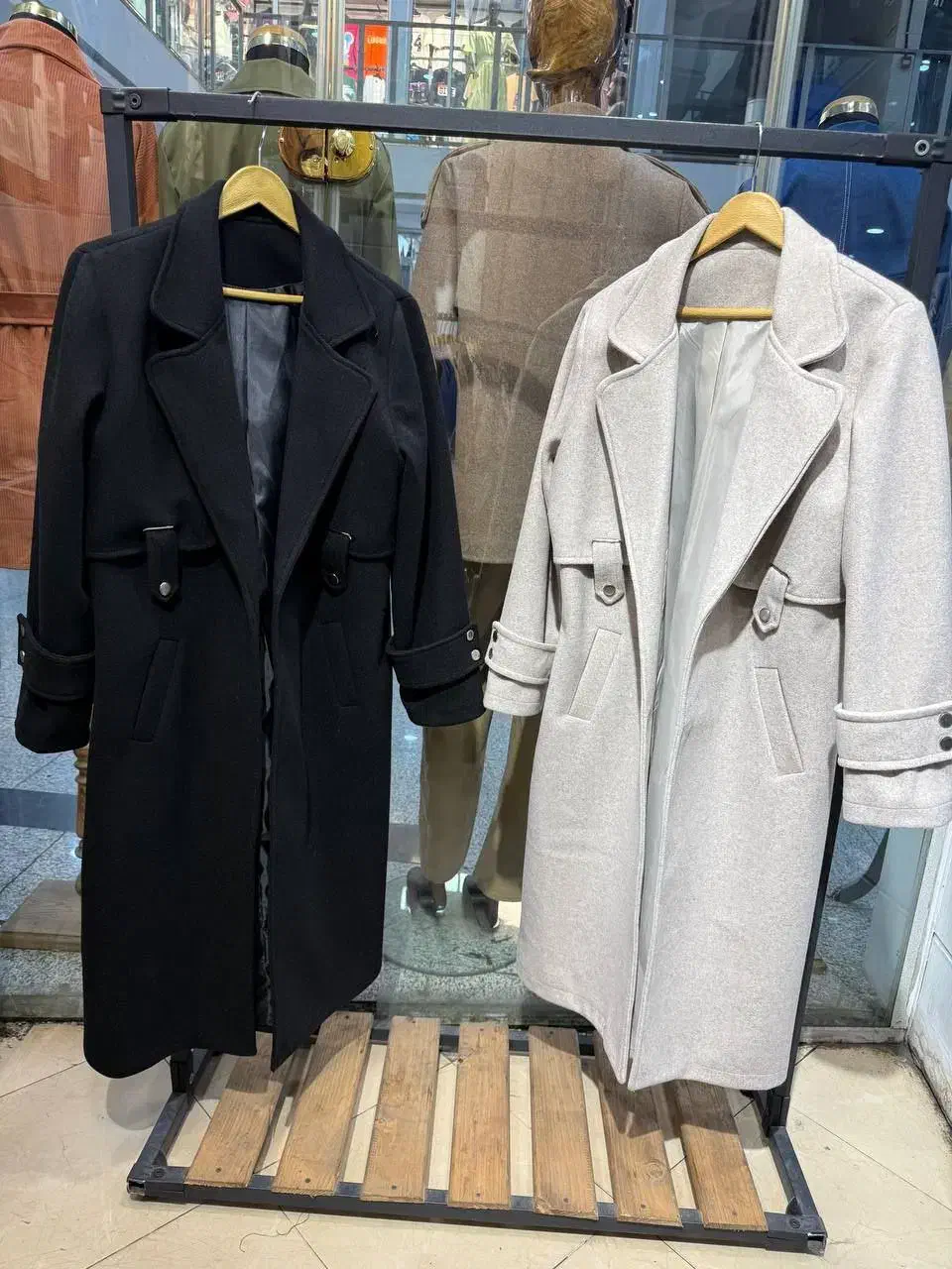 پالتو|لباس|بیجار, |دیوار