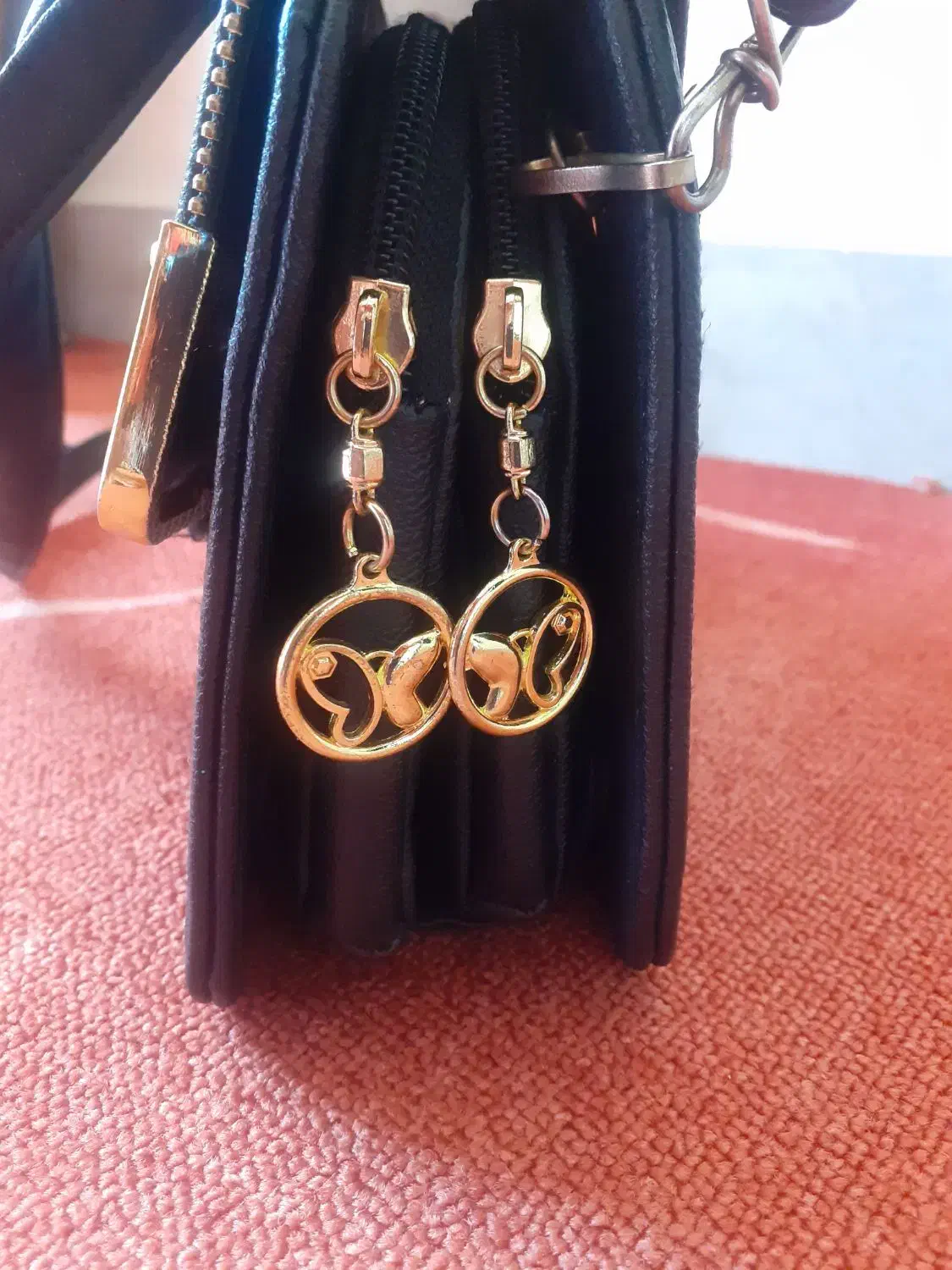 کیف|کیف، کفش، کمربند|خوی, |دیوار