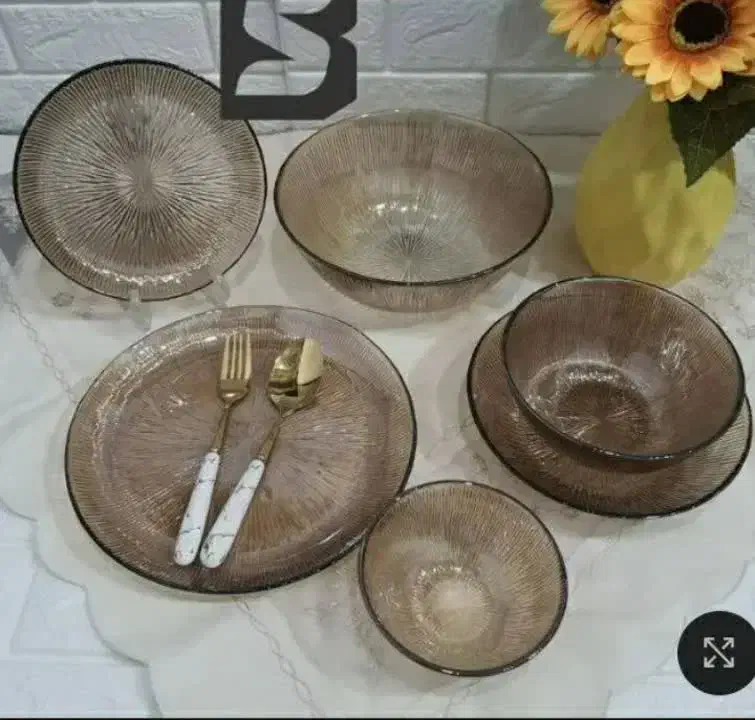 سرویس 33پارچه سولو ساده رنگ شامپاین و لب طلا|ظروف سرو و پذیرایی|ایرانشهر, |دیوار