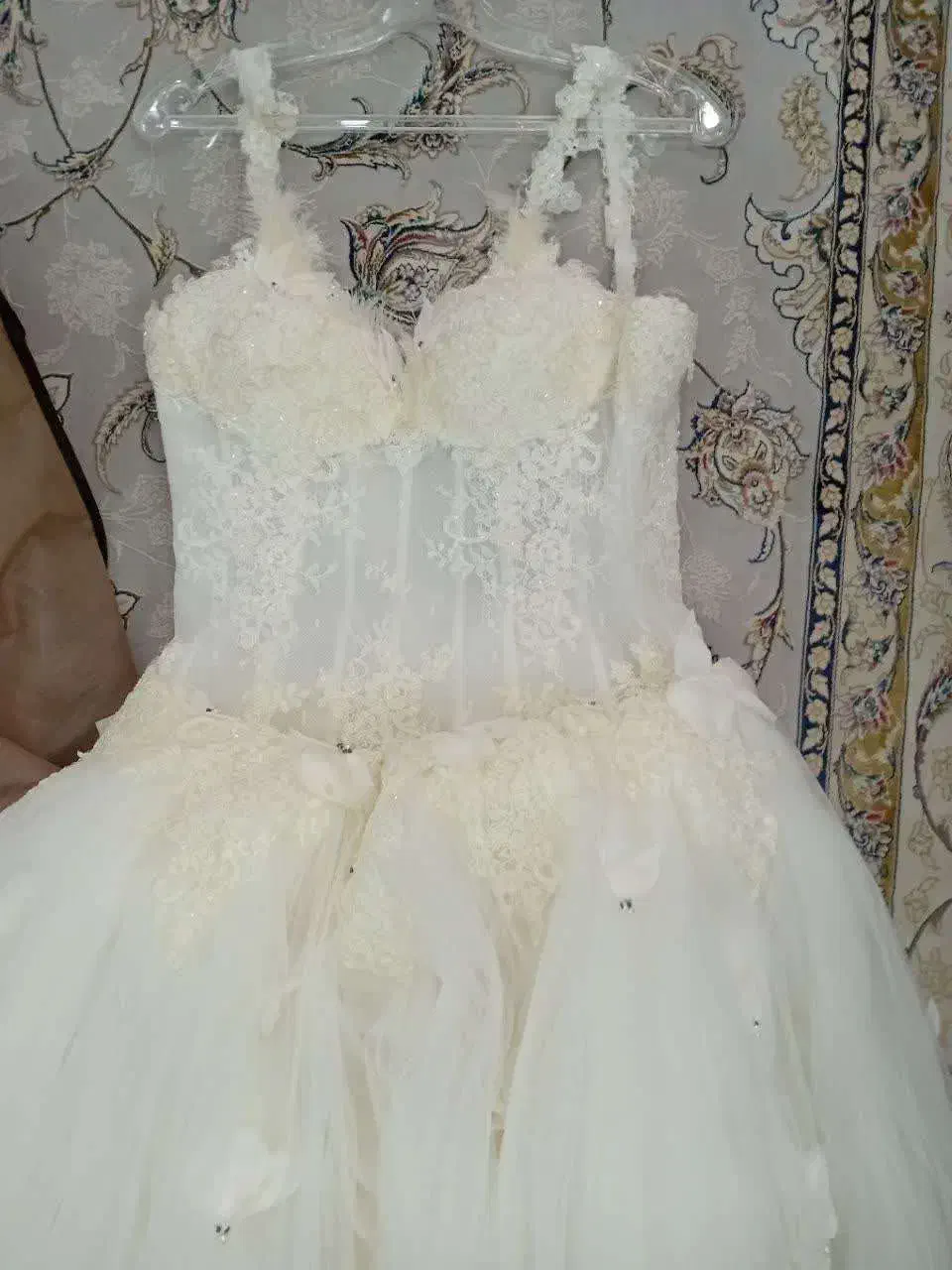 لباس عروس کامل در حد نو|لباس|اندیشه, اندیشه فاز ۱|دیوار