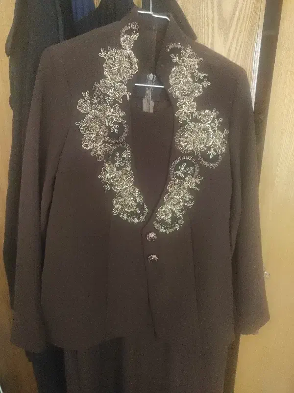 کت و دامن مجلسی|لباس|قم, باجک دو|دیوار