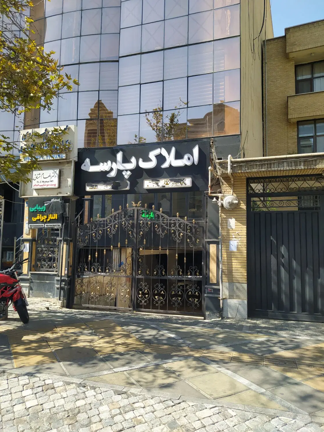 استخدام آبدارچی خانم جهت املاک|استخدام سرایداری و نظافت|تهران, سعادتآباد|دیوار