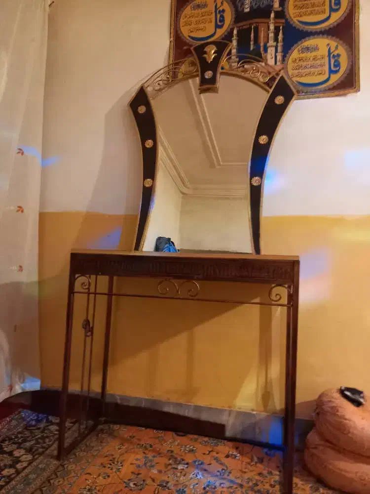 اینه و میز ارایشگاه|آرایشگاه و سالنهای زیبایی|درمیان, |دیوار