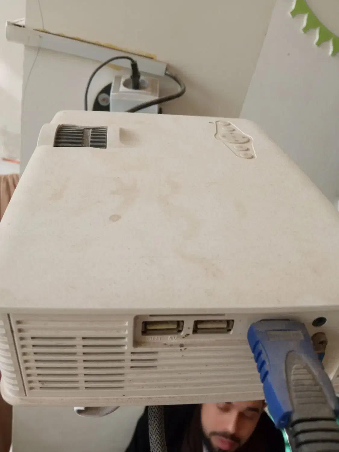 دینا پرژکتور خانگی با پرده سینما برقی|تلویزیون و پروژکتور|کاشمر, |دیوار