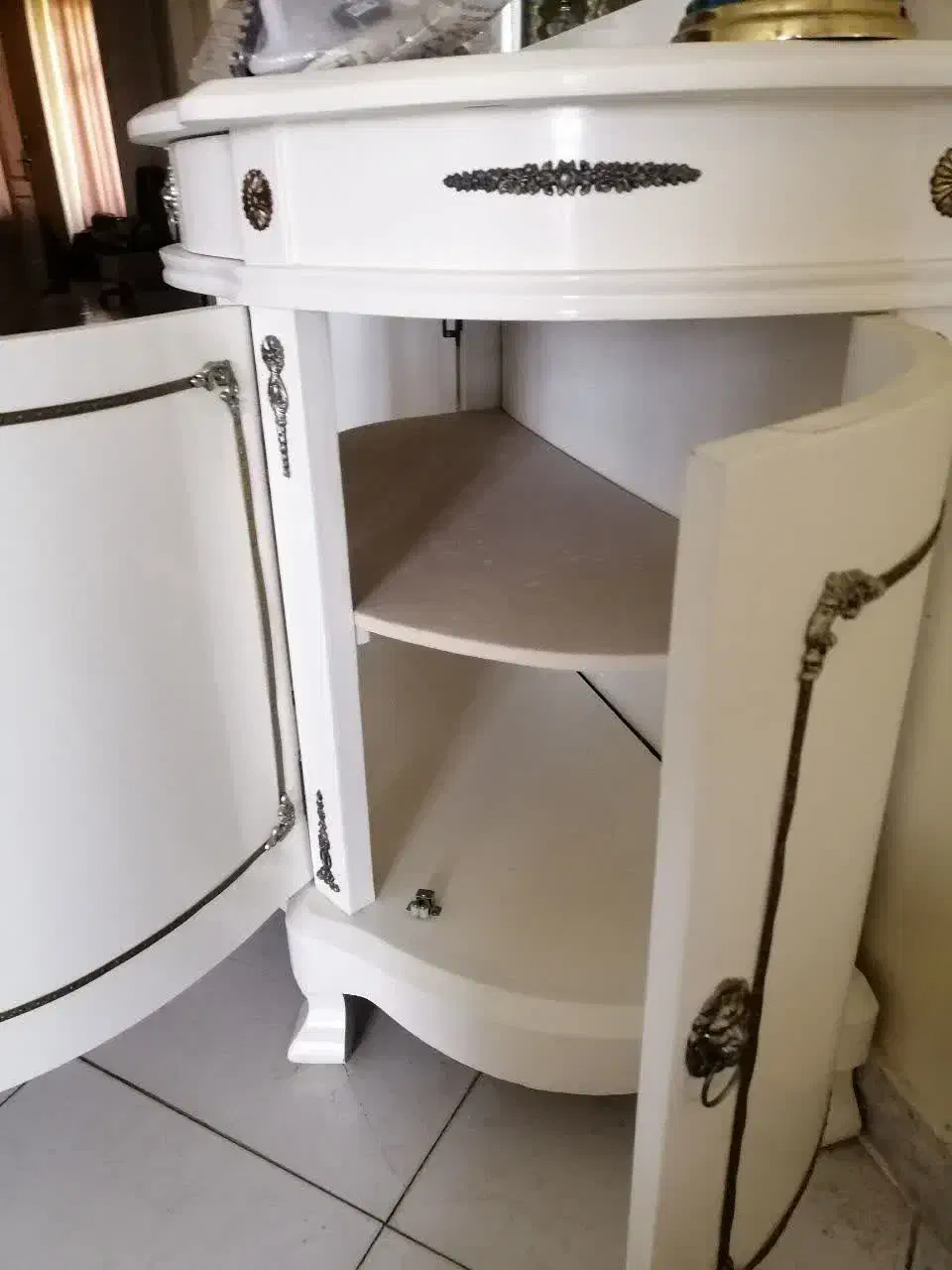 آئینه و کنسول سفید|بوفه، ویترین، کنسول|پردیس, فاز ۳|دیوار