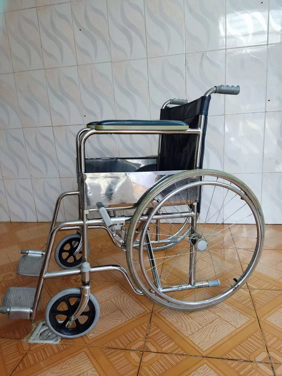 ولیچر|پزشکی|شوشتر, |دیوار