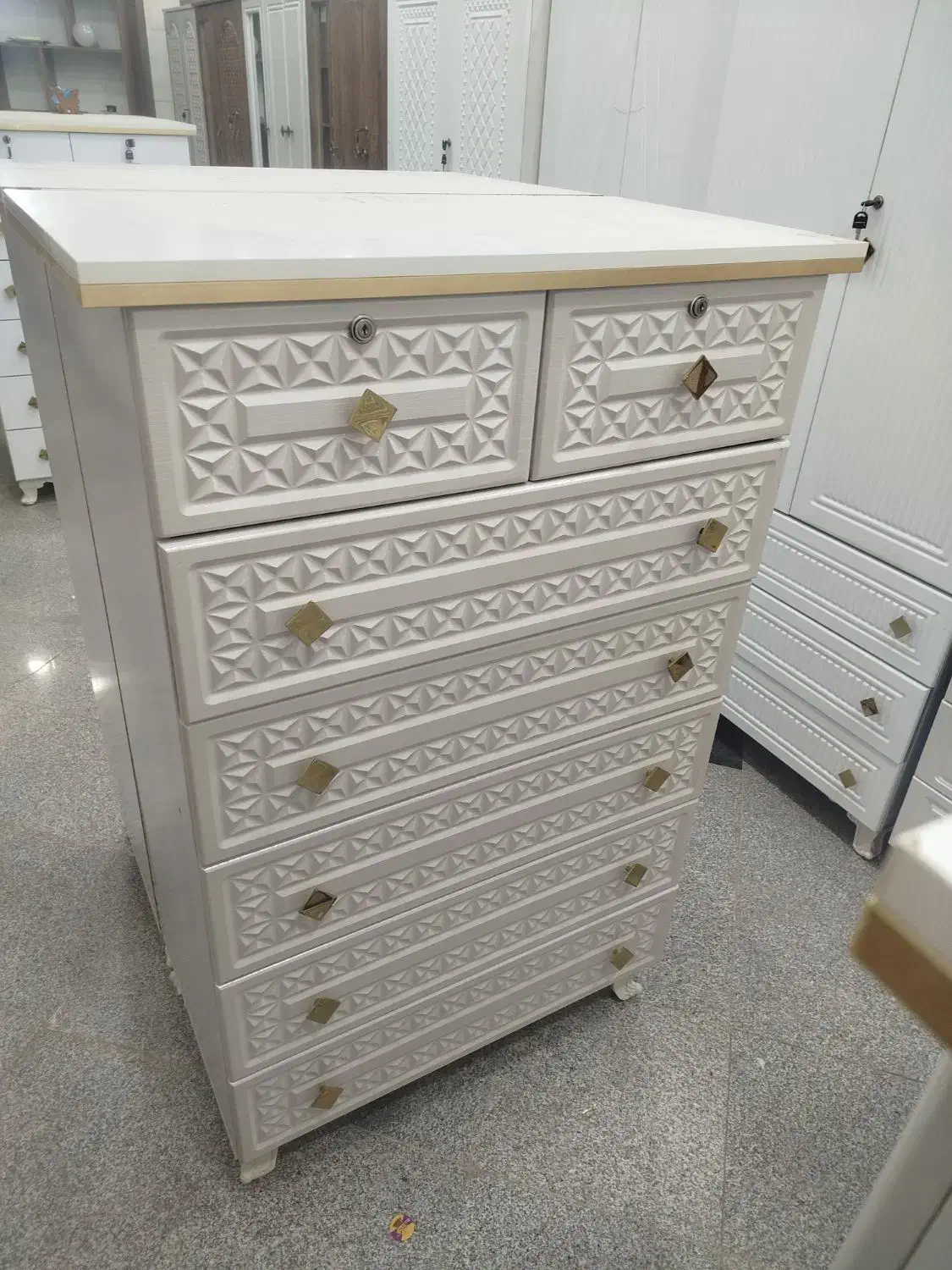 دراور|جاکفشی، کمد، دراور|قم, شاه ابراهیم|دیوار