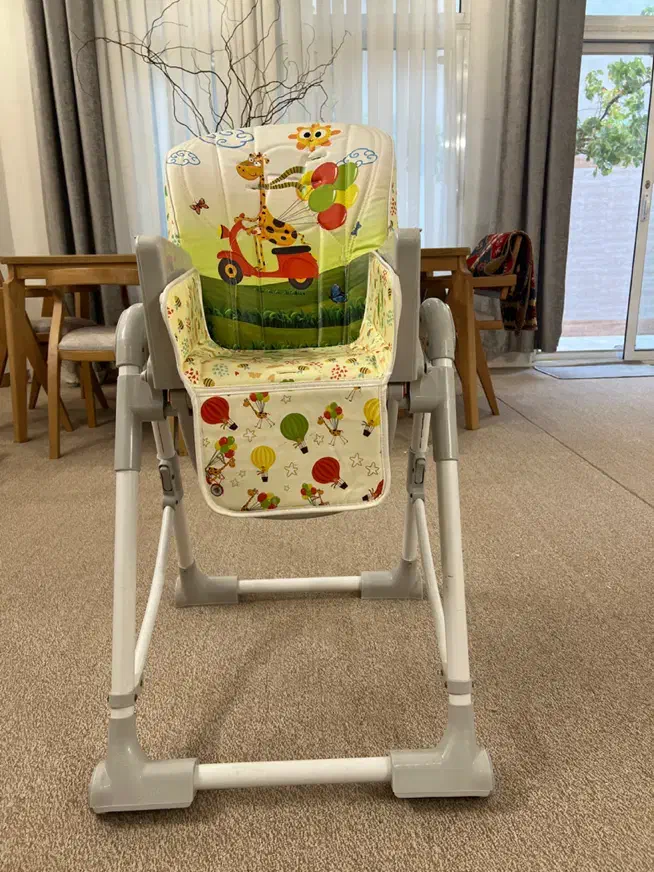 صندلی غذا کاملا نو و سالم|تخت و صندلی بچه|ابریشم, |دیوار