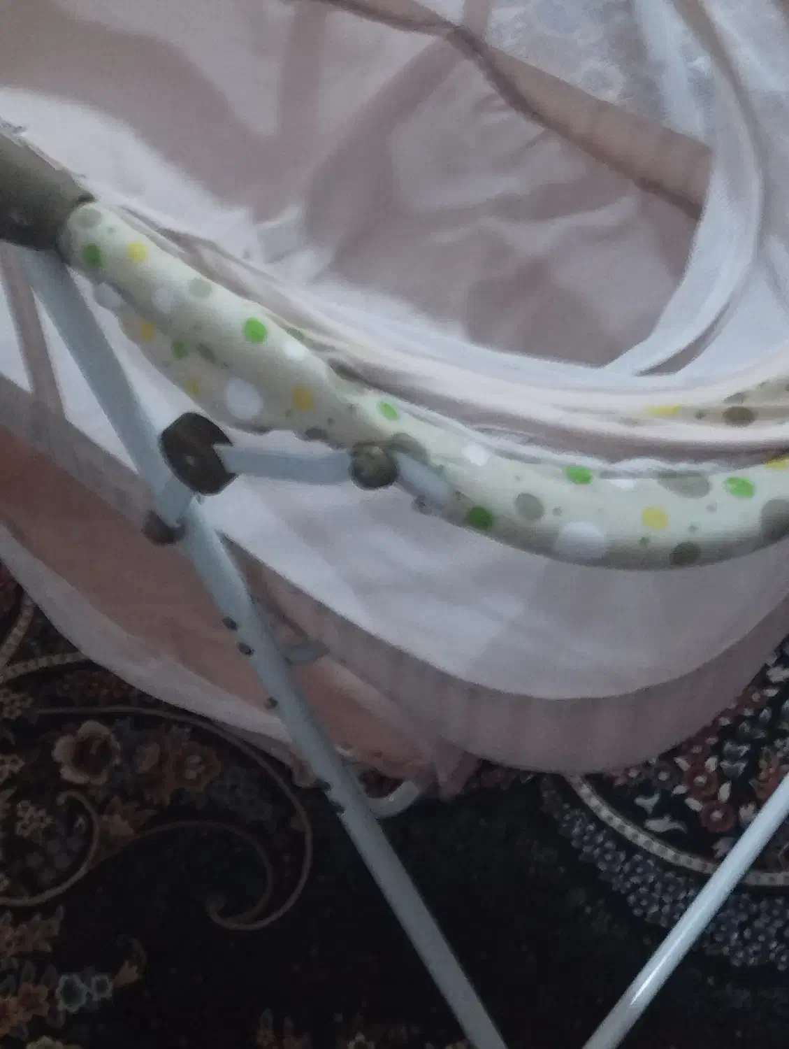 گهواره فلزی نوزاد در حد نو|تخت و صندلی بچه|جیرفت, |دیوار